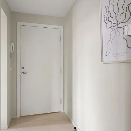 One Bedroom, Ev-charging, Walk-in Closet, Garage شقة
